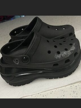 Flawed!!! Crocs Mega Crush Platform Clogs Size Women's 5/Men's 3 Black